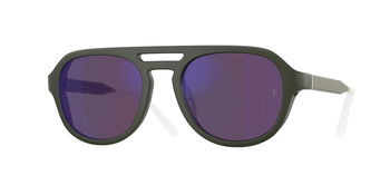 Das Bild zeigt die Oliver Peoples Sonnenbrille OV5589SU R-13 70064V in Rauchgrün halbmatt.